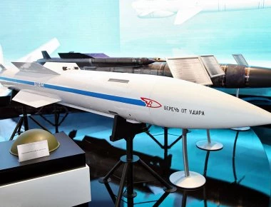 Με βλήματα αέρος-αέρος των 350+ χλμ. θα εξοπλιστούν τα Su-57